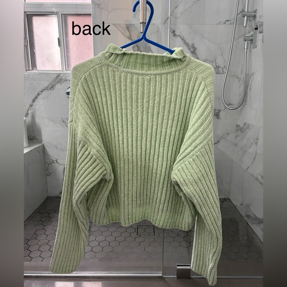 Women’s green H&M Sweater - Picture 2 of 4